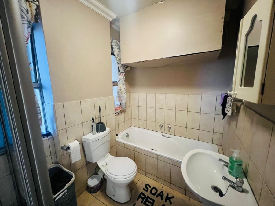2 Bedroom Property for Sale in Geelhoutpark North West